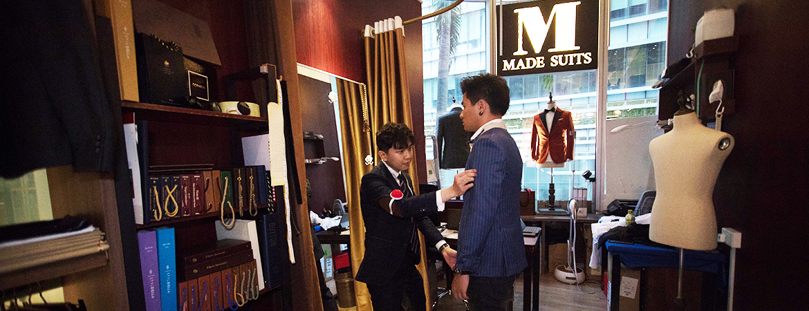 Bespoke Tailors in Singapore Discuss the Latest Trends in Men’s Suits - Banner