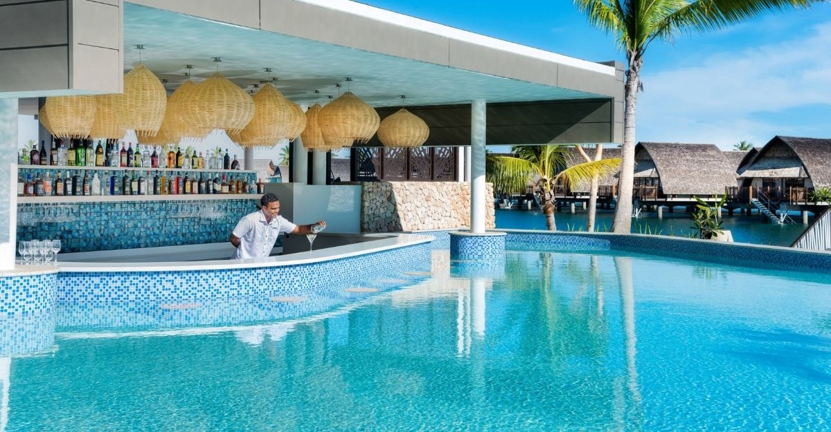 Swim up bar 