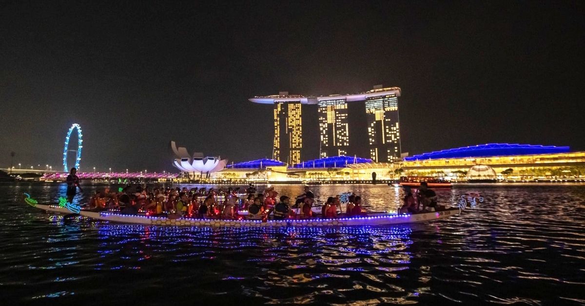 Glow Paddle - See Singapore Come Alive at Night, Paddle in Hand