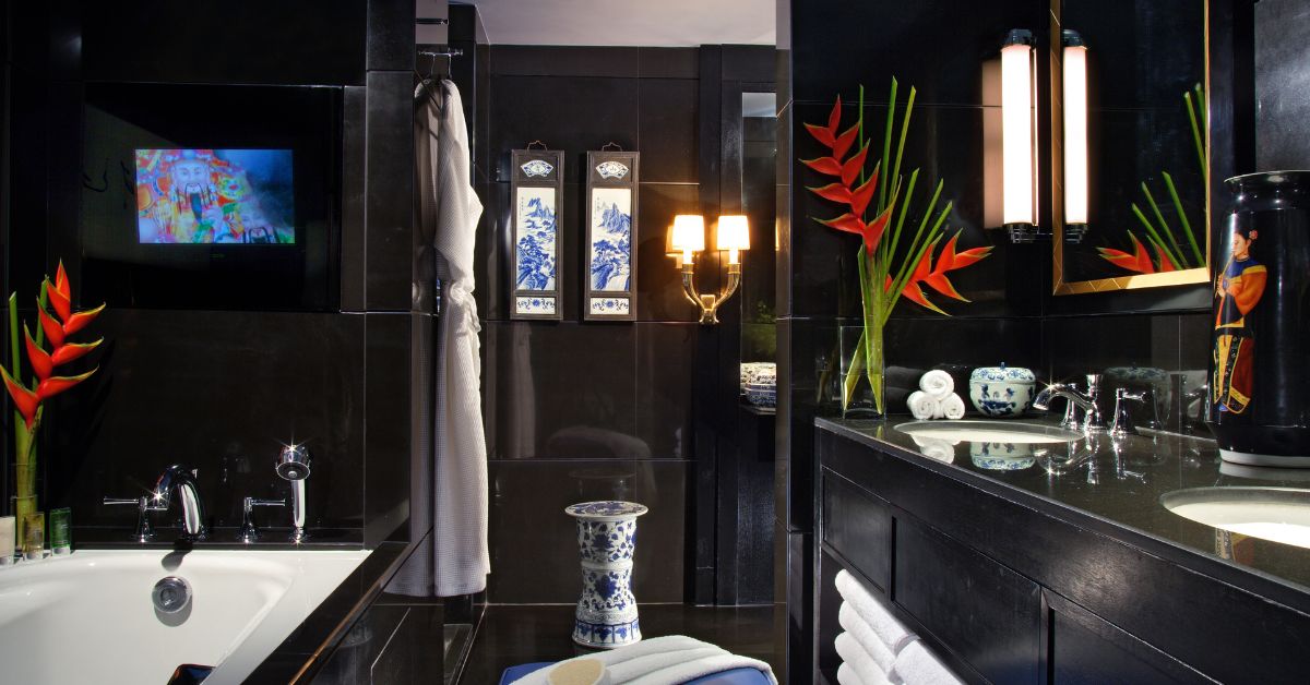 Orchard Hotel Singapore Review: A Romantic Hotel With A History