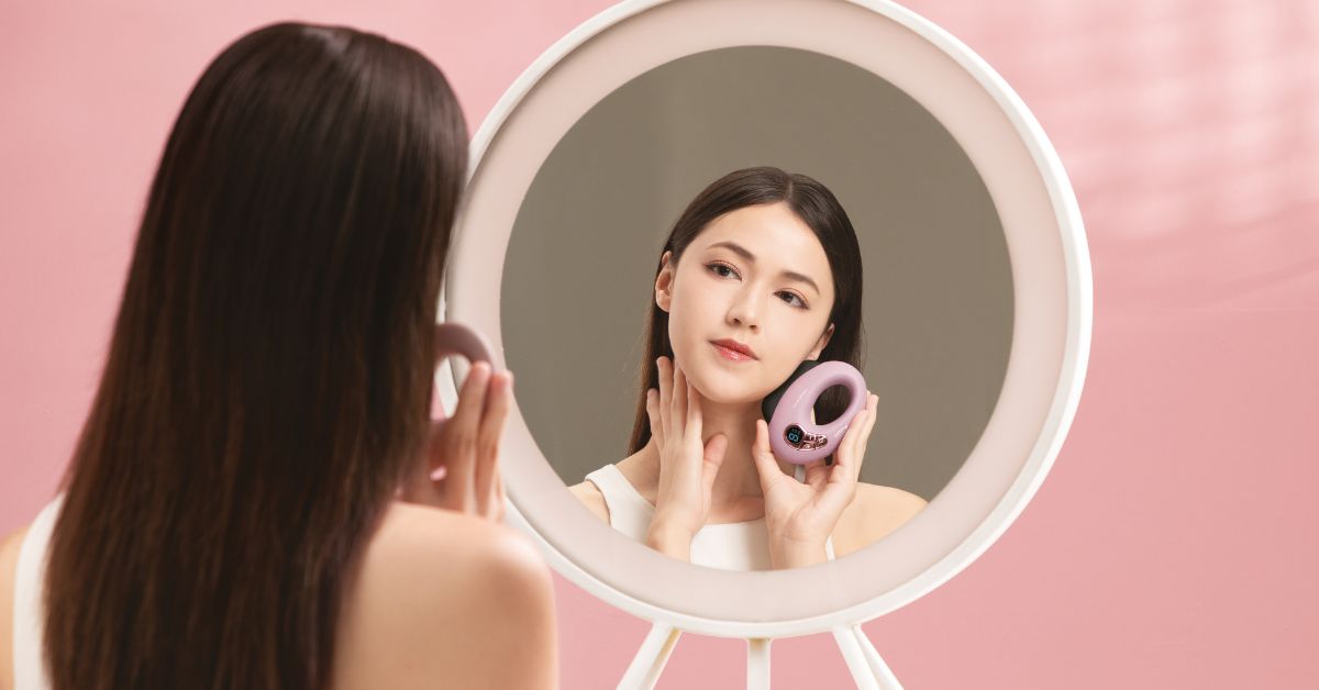 Osim – The uGlow Guasha Updates A Traditional Beauty Ritual
