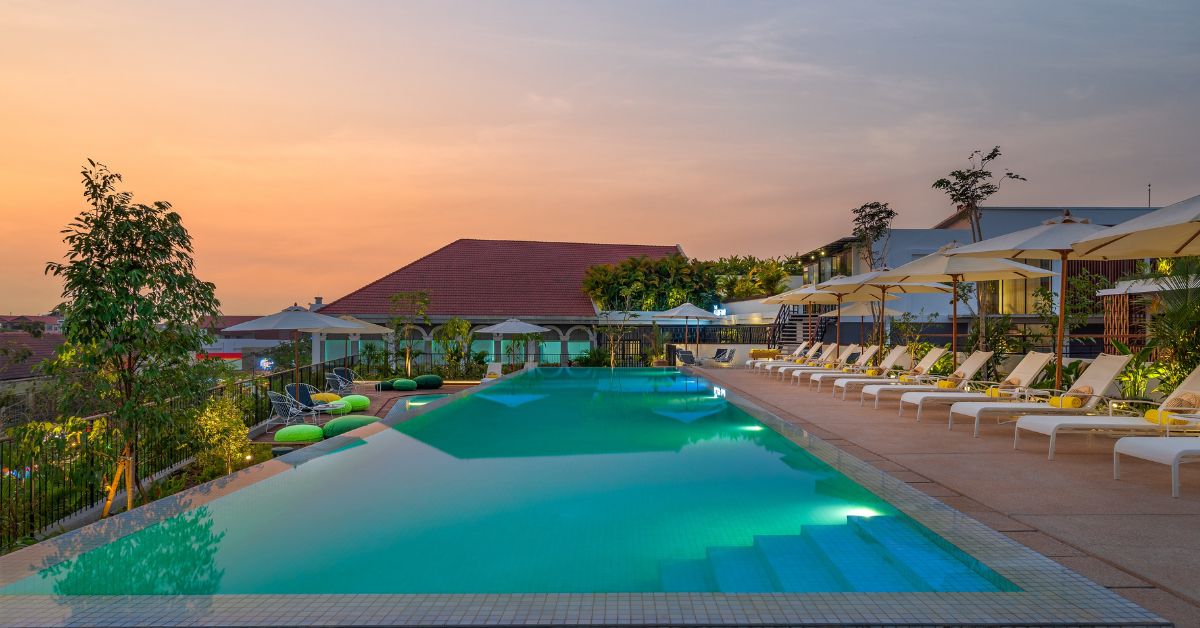 rooftop pool - avirary hotel siam reap