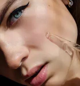 6 Reasons to Add Facial Oil and Oil-Based Serums to Your Skincare Routine