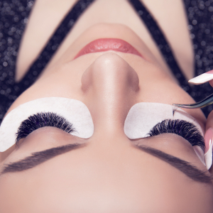 Eyelash Extensions: The Dreamlash Guide