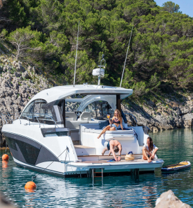 Choose from the best boats for beginners with leading yacht experts Simpson Marine
